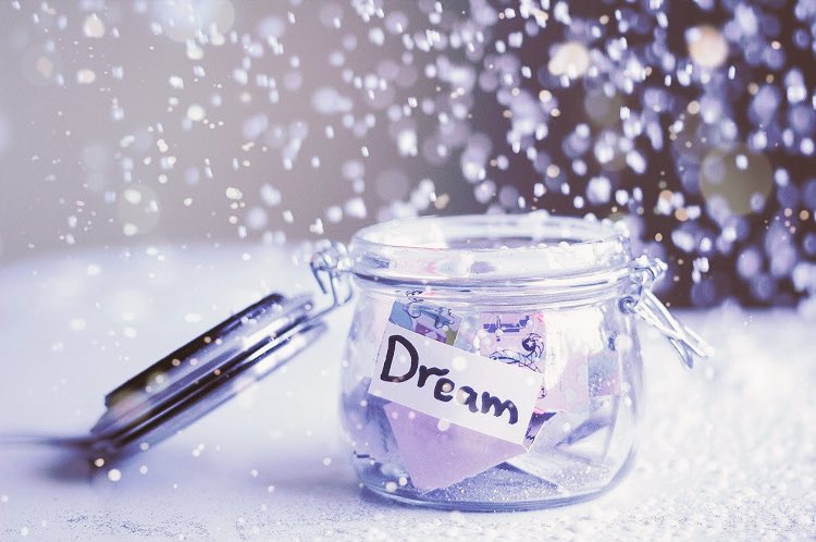 blusfacelo's tweet image. Molti sognano soldi non avendo altro da sognare - Lidia Ravera
Di lunedì speranza e sogni 
#13novembre