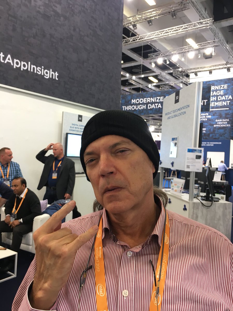 NetAppDoc's tweet photo. Meet @MarkForryCaHu at Booth 30 #NetAppInsight Berlin #DocsAreDope https://t.co/gErrBJPsoE