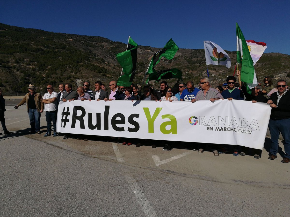 RegionGranada's tweet photo. Dice el himno "andaluces pedid tierra y libertad", ¿sin agua?. ¡Que cinismo! Y todavía hay quien cree en el invento andaluz...#RulesYa https://t.co/sGm4lGddZc