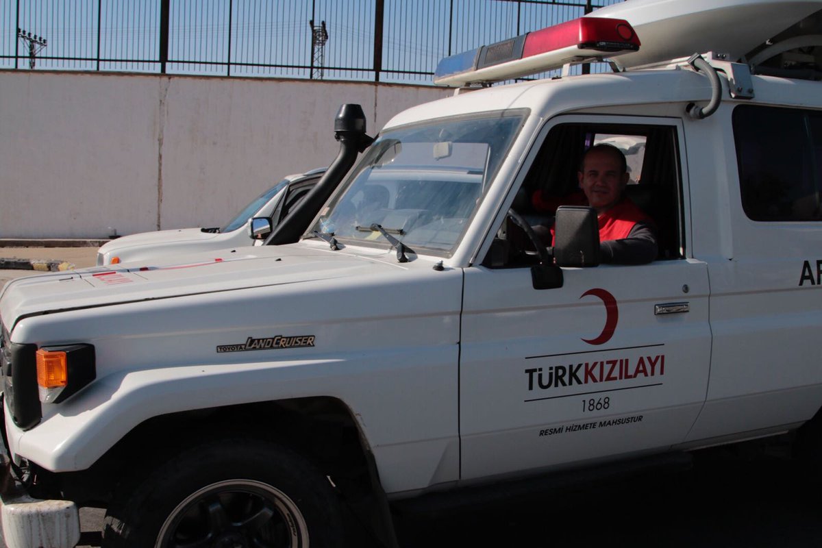 dr_ilhanozturk's tweet photo. Habur'u geçtik, menzil Süleymaniye inş. 55 TIR,10 araç,98 personel,3 bin çadır,10 bin battaniye, 10 bin yatak, 3 bin ısıtıcı, 1 mobil mutfak https://t.co/JopYTZIQQv