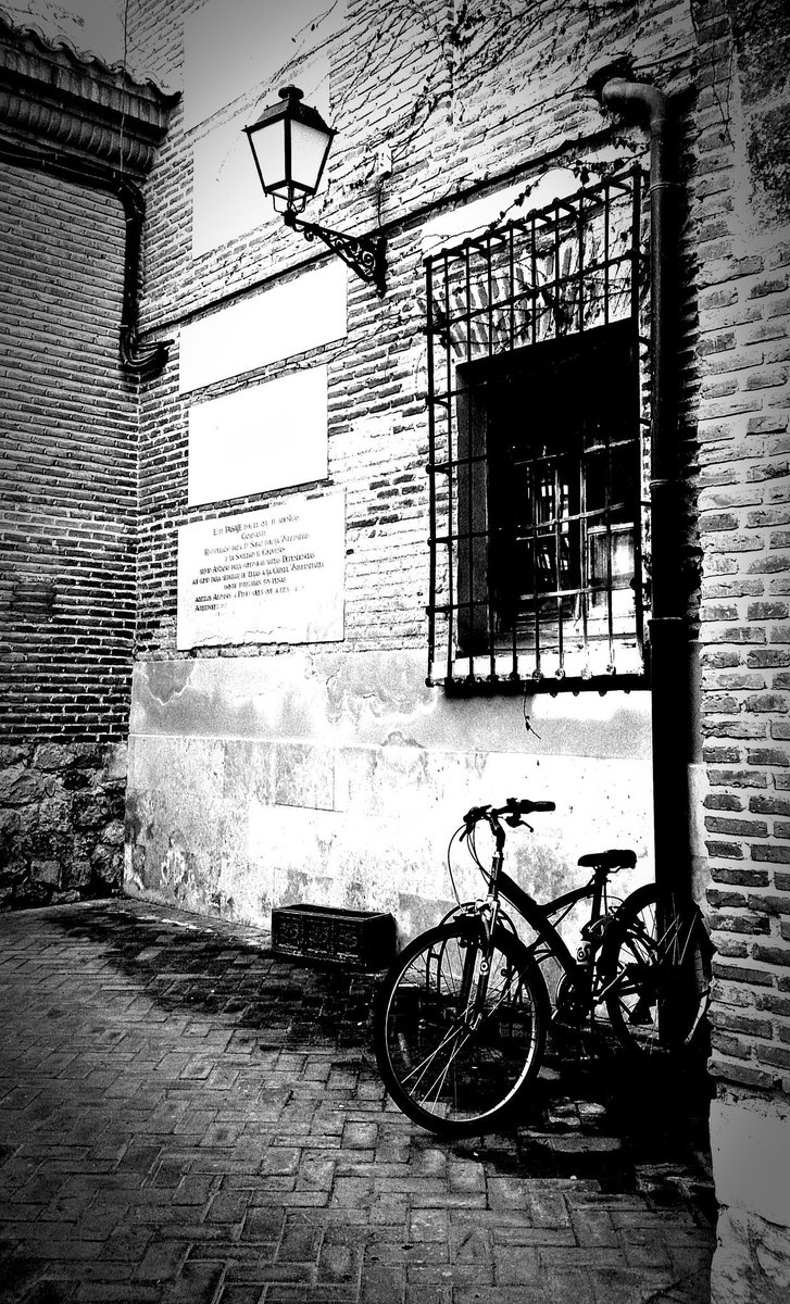 AlcalaTurismo (@alcalaturismo__) on Twitter photo El ladrón de bicicletas, entre un patio y la gran plaza #Universidad Alcalá de Henares #Spain <a href="/AlcalaTurismoY_/">Alcalá Turismo Y más</a> El ladrón de bicicletas, entre un patio y la gran plaza #Universidad Alcalá de Henares #Spain <a href="/AlcalaTurismoY_/">Alcalá Turismo Y más</a>