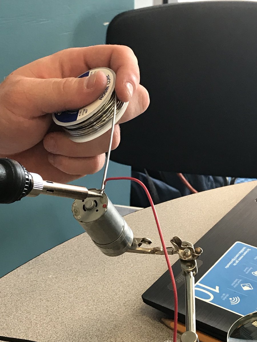 pinkpantherrss's tweet photo. More processes of the building 😝@blinngineer   #blinnengineering #blinncollege #blinnrobotics #tstar #misl #ti #launchpad #cc3200 https://t.co/eVT2OS4HlO
