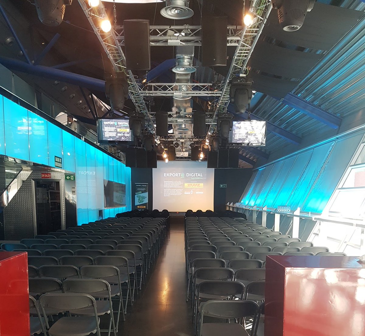 EXPORTA_DIGITAL's tweet photo. ¡Buenos días #Madrid!, todo preparado para comenzar un nuevo #exportadigital Lleno total, más de 350 inscritos para un aforo de 250 personas. Empezamos a las 10:00 con @dori_lopez, gerente de @cons_innova #exportaciondigital #digitalizacion #exportaciononline https://t.co/qaZrNIT3ys