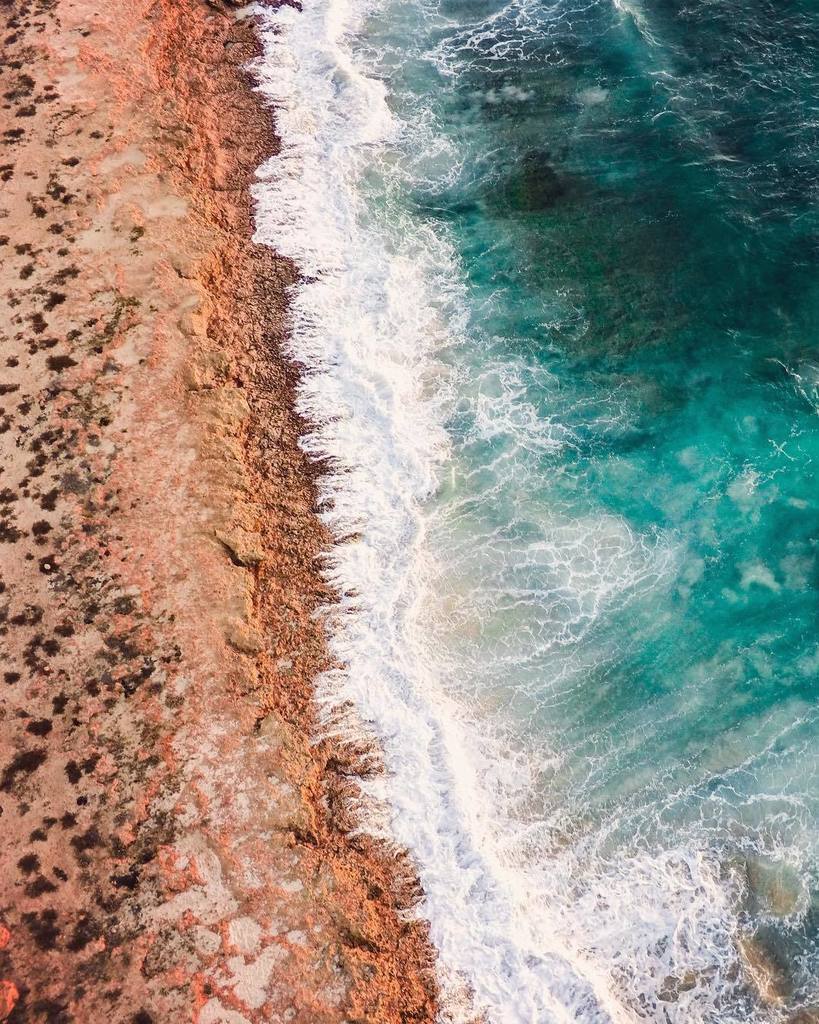 InflightImagery's tweet photo. Ocean and earth. Magic spot not far south of Coral Bay 🙌💦🔥
.
Xmas sale is on!!! 10% OFF ALL PRINTS. Give that spec… https://t.co/WL2PdNXK39 https://t.co/OgSetQtAb4