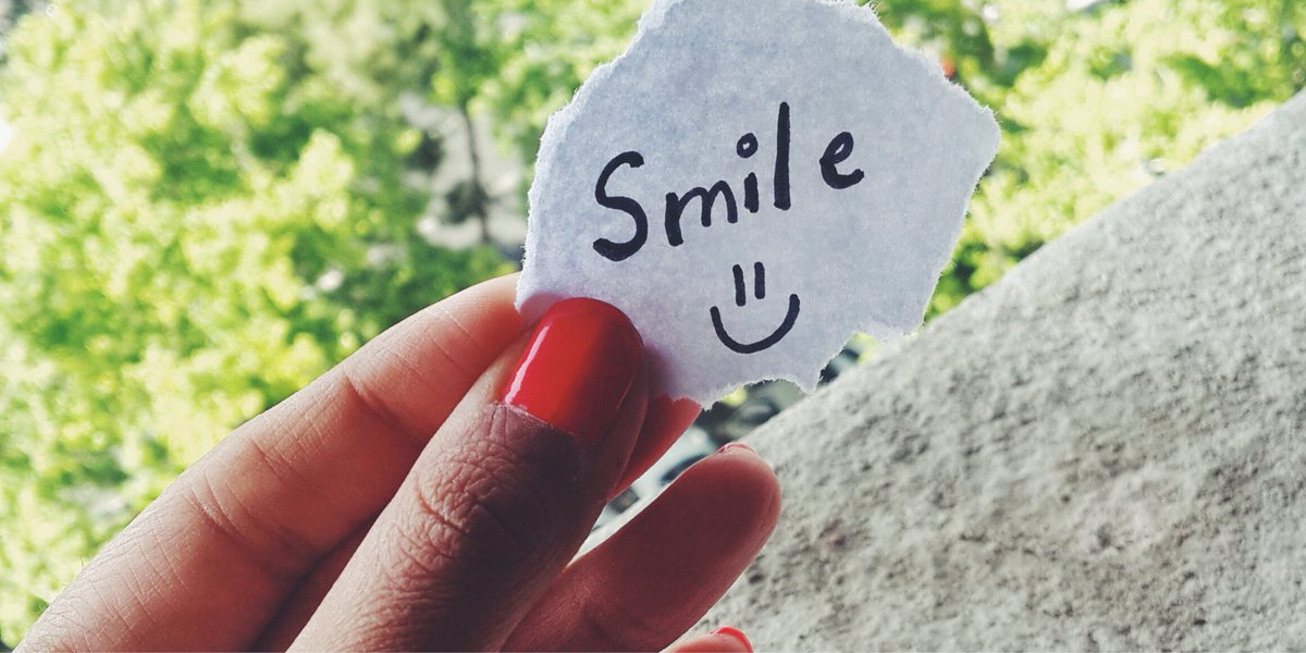invisalign_it's tweet photo. Un sorriso gentile può rendere chi ti circonda più felice di sé, quindi questa idea per #GiornataMondialeDellaGentilezza è perfetta! https://t.co/yQT5TBEU5d