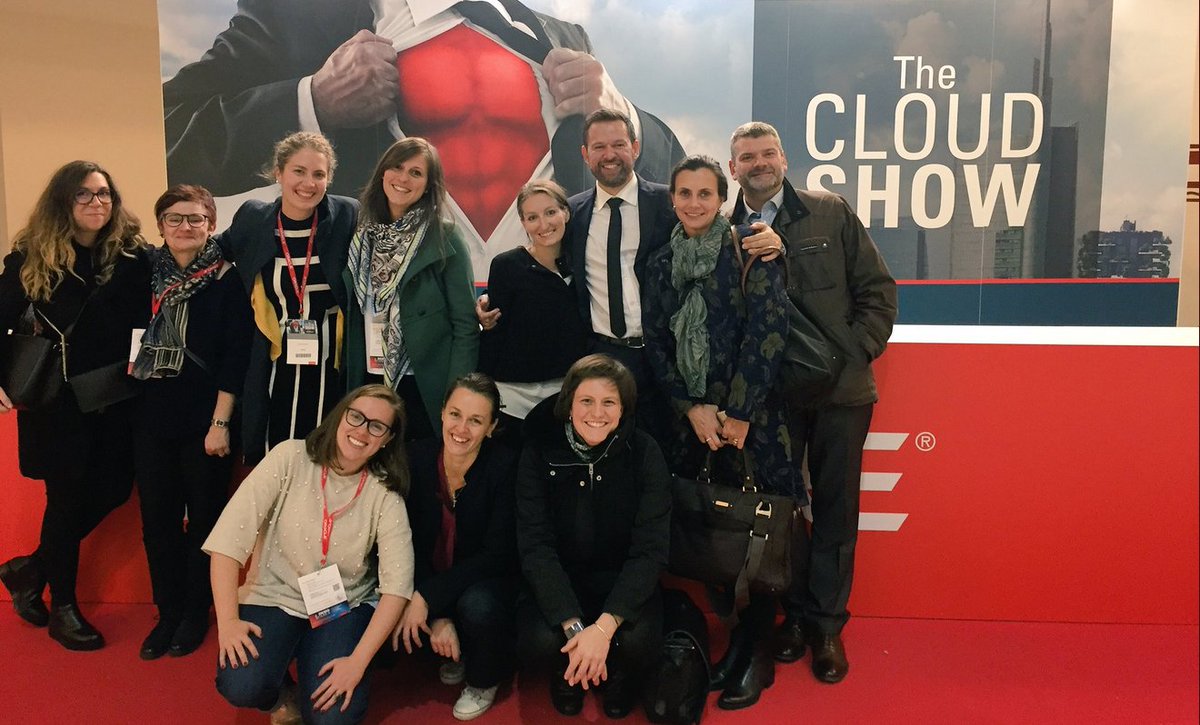 OracleCareers's tweet photo. .@OracleItalia has put up a great #CloudShowIT! You can see it in the smiles of the organizing team. #lifeatOracle via @RizzardiElena https://t.co/cQxn3nInE9