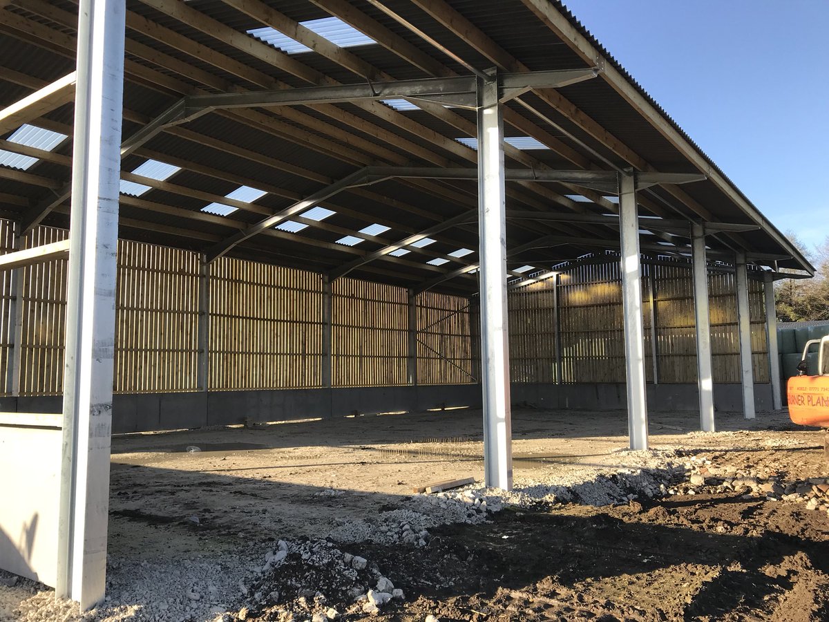ashburnkei's tweet photo. Barn will be finished today Simon Taplin https://t.co/HwOhNVMoyg