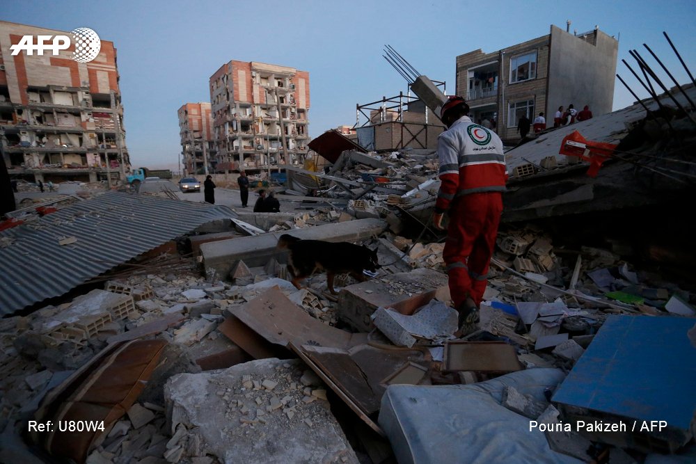 AFPphoto's tweet photo. 🇮🇷 Strong quake rocks Iran-Iraq border #AFP https://t.co/ZOU6M1vw5i