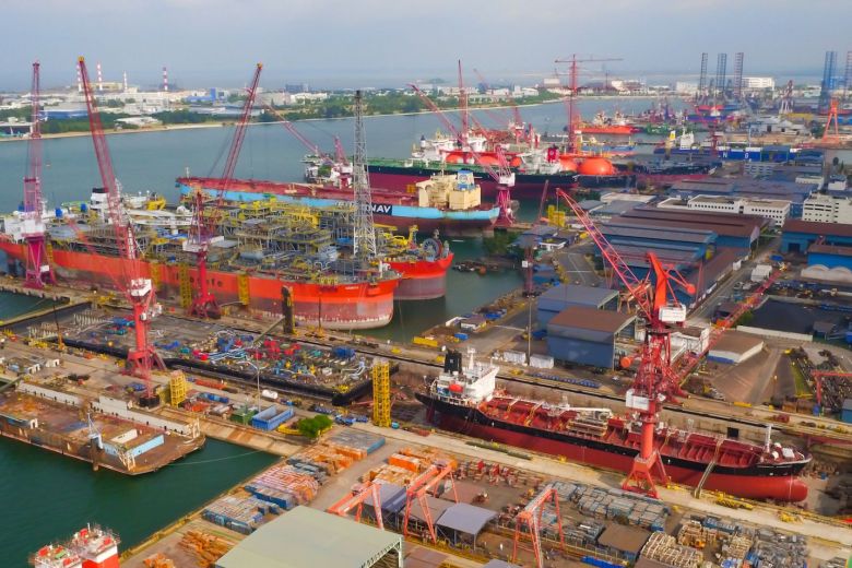 VesselFinder's tweet photo. Keppel Shipyard Singapore to start working on Exxon’s Liza FPSO by year-end
https://t.co/f85Am6NOrG #KeppelShipyard #FPSO #Offshore #VLCC #Conversion #Exxon https://t.co/V7V2qtVqpf