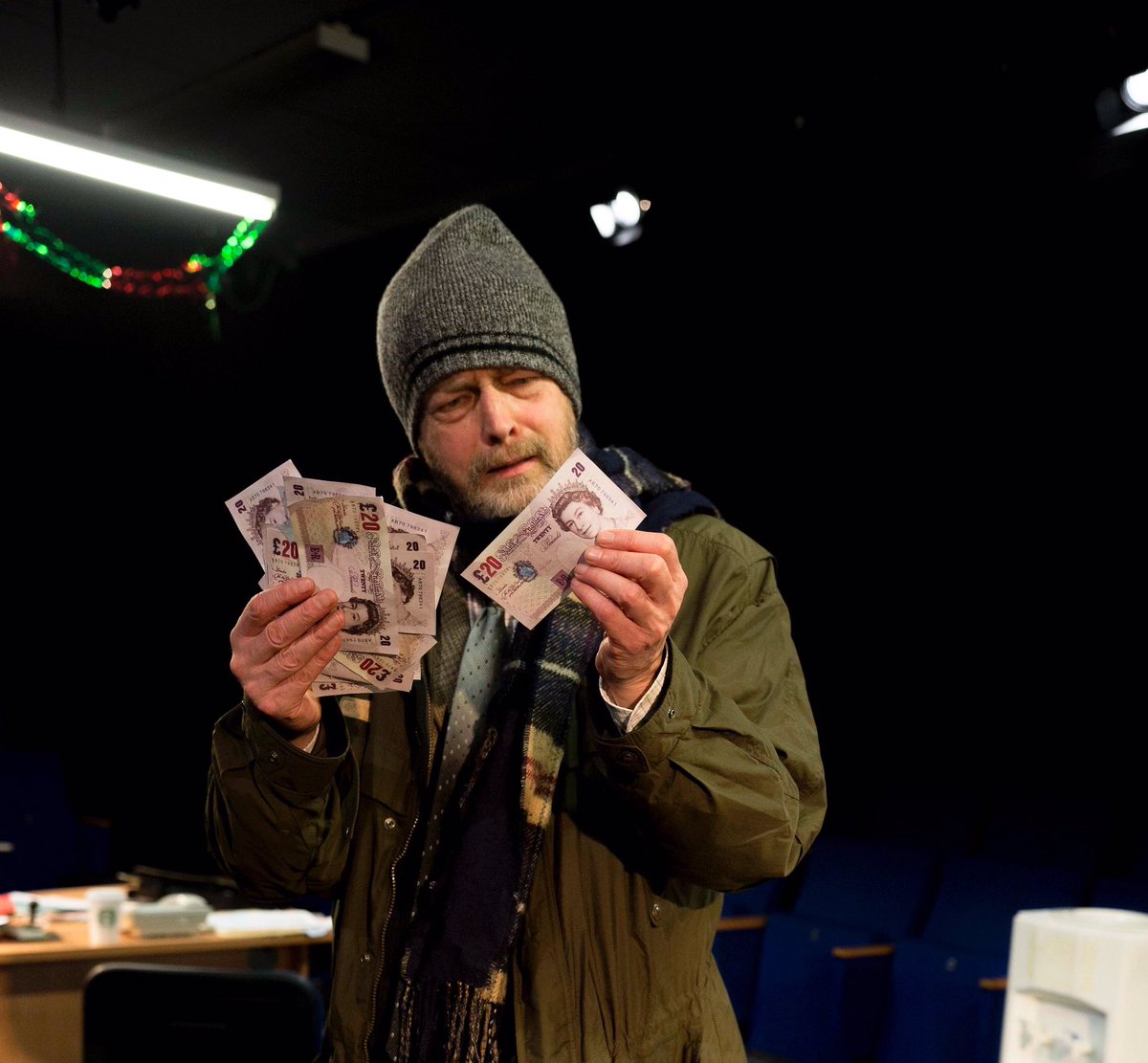 OmnibusTheatre's tweet photo. FINAL WEEK for The Trap. Just 6 days left to catch this punchy, fast paced play presenting ever so current financial truths. Book 👉https://t.co/B46LSKXKhx #Debtduck #MondayMotivaton #londontheatre https://t.co/CaBs8y0pa9