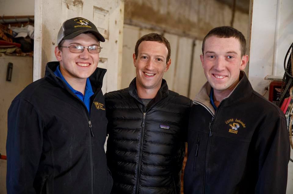 carlyle65270's tweet photo. #Facebook founder #MarkZuckerberg (center) visited the Stanton Brothers Farm, a free-range chicken operation, in #Centralia #MO over the weekend. Austin and Dustin Stanton discussed #Millenials w/Zuckerberg. https://t.co/rvfiQvyGbL