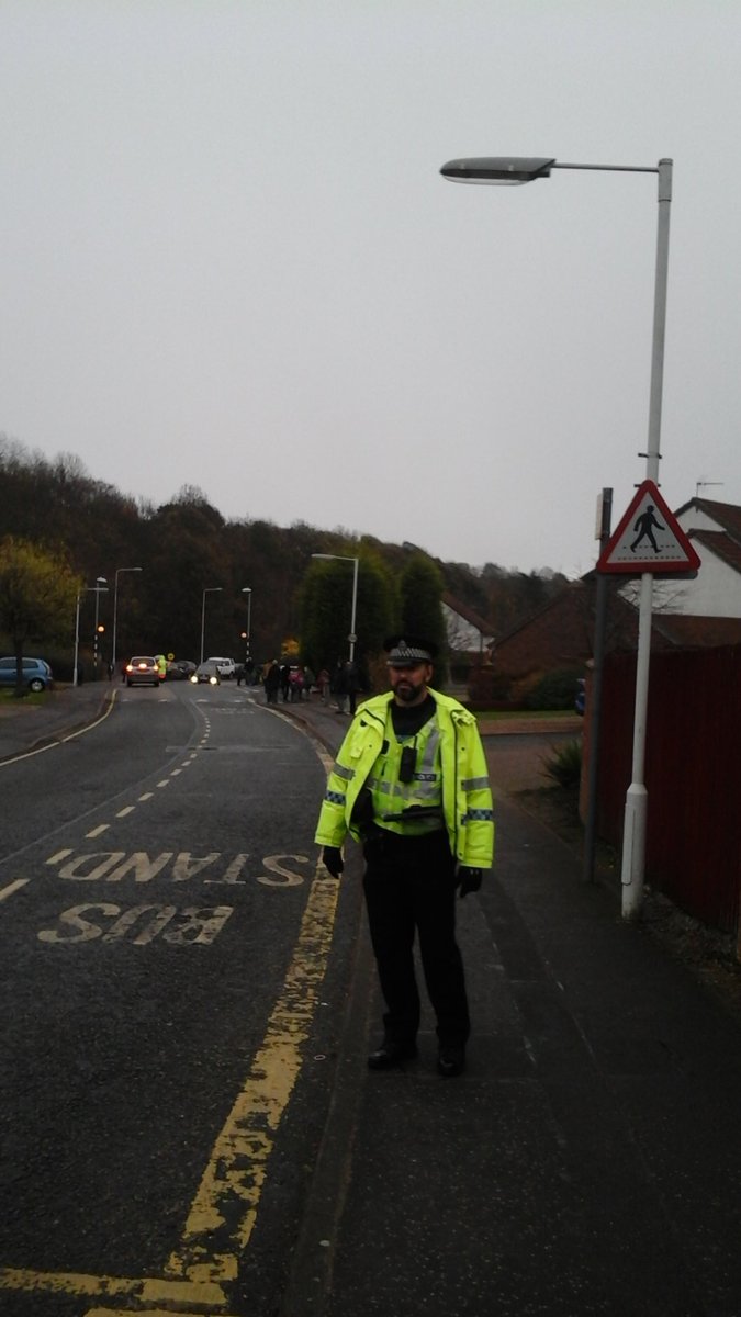 Officers attending at Strathallan PS this morning. Drive safely and park responsibly. #parksafe #OpParamount