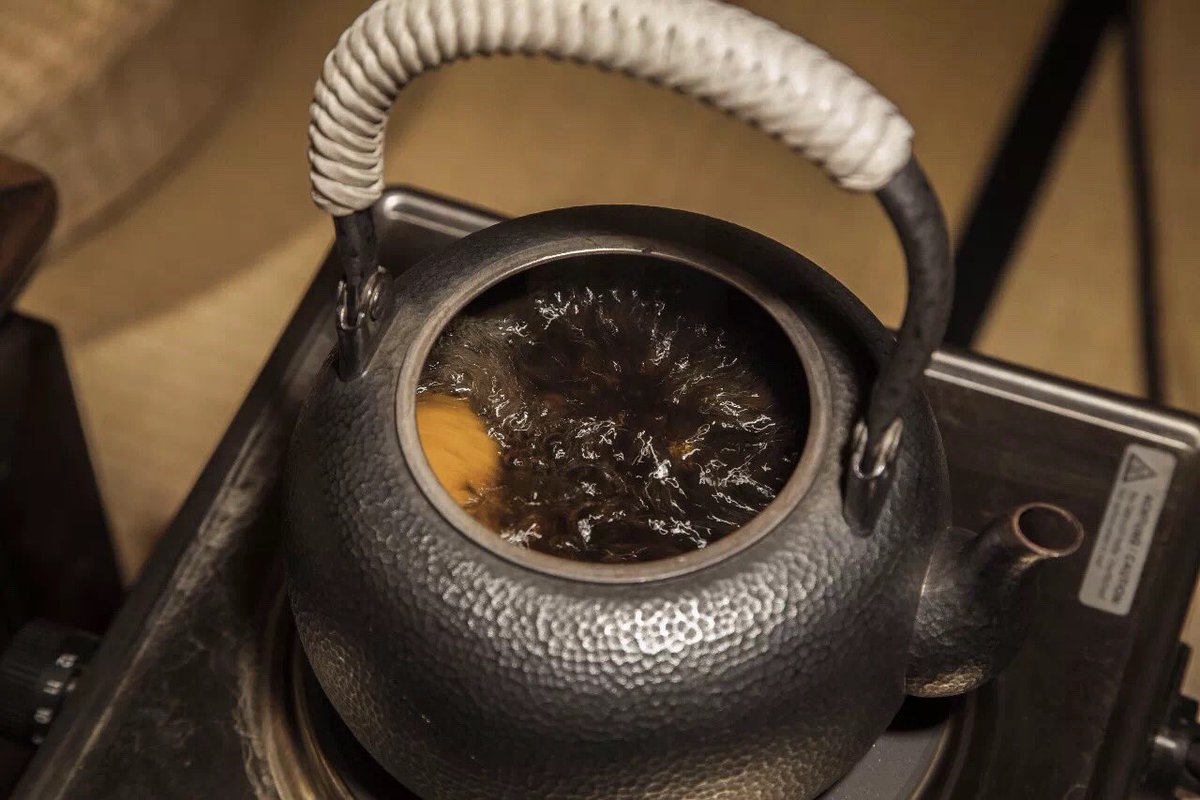 morimatea's tweet photo. Drink a warm cup of tea in the winter, very content!
.
.
.
#oldtea #whitetea #shoumei #morima #morimatea #tea #tealife #teatime #teatime #morima #morimatea https://t.co/B6w0lbQV2O
