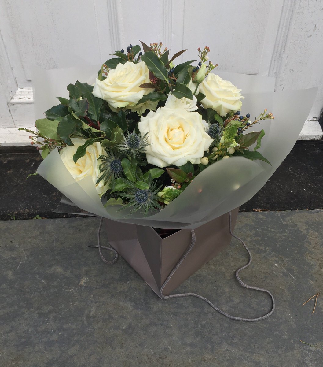 Classical green and white for a delivery  the other day!
Beautiful neural tones work so well! 
#bouquet #pembs #pembrokeshire #northpembs #flowers #pretty #Newport #florist