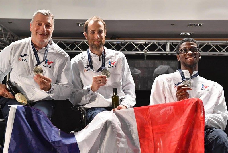 SportsDefense's tweet photo. #Escrime: Yannick #IFEBE de l'Armée de Champions de @Defense_gouv multi-médaillé aux mondiaux #handisport de Rome! Bravo! > https://t.co/BirY8kaI9n https://t.co/g1IqGCBwux