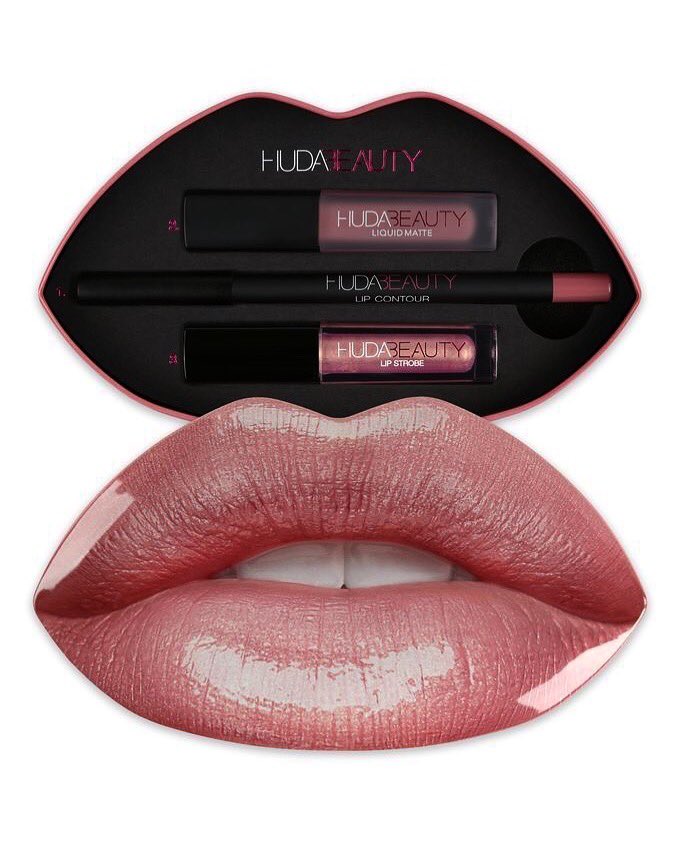 Kimberl47041384's tweet photo. Huda Beauty contour and strobe lip set , packaged in a covetable lip shaped tin , making it the perfect gift for lipstick lovers , features a full size lip contour , a mini liquid matte lipstick in a complementary shade plus a mini lip strobe now available #makeupsa https://t.co/ySOzMCg3GA