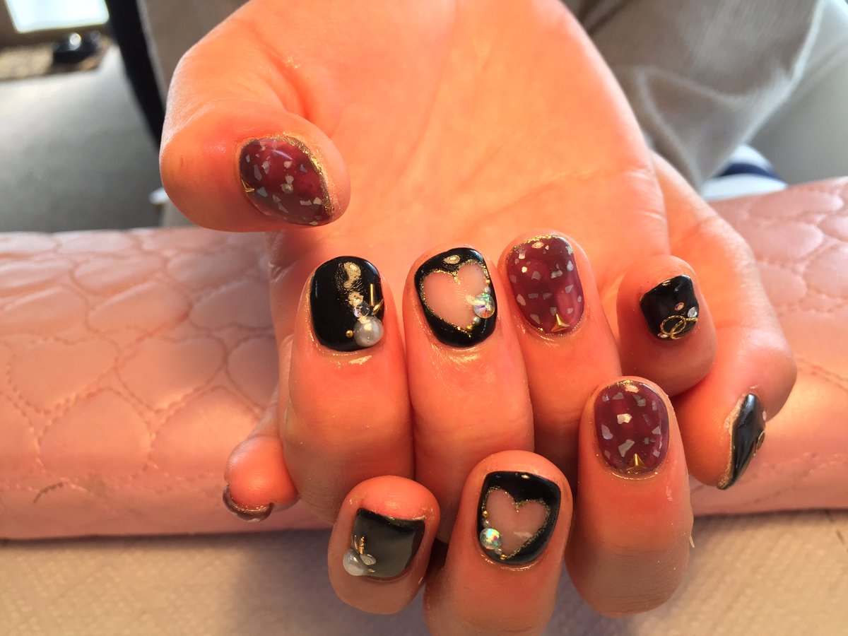 ハートくりぬきネイル