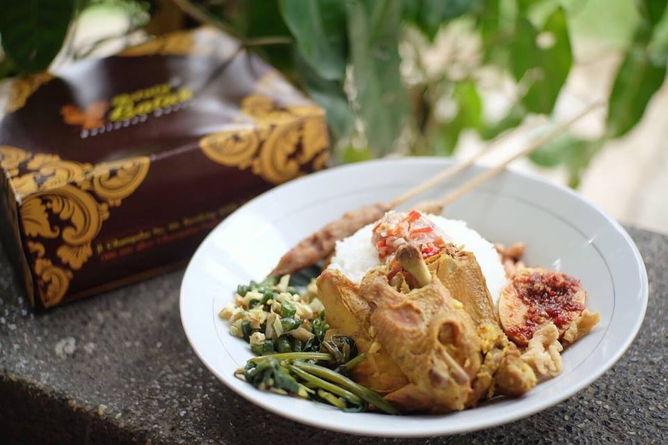 Sore kakak.. mau makan makanan khas Bali? dpt kakak kunjungi ke <a href="/betutulalah/">Betutu Lalah</a> Resto di Jl. Cihampelas No.66 :)