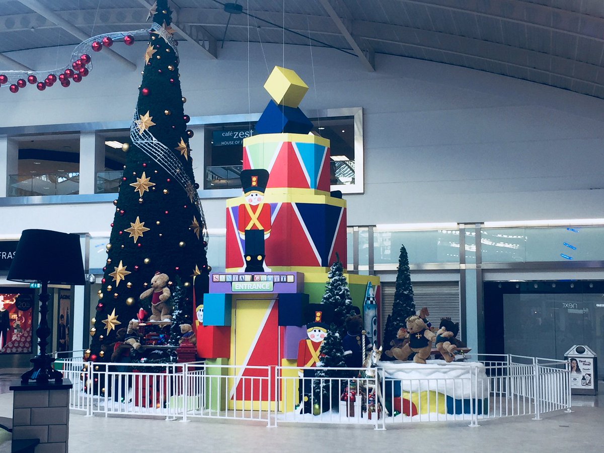 The elves have been very busy building <a href="/FriarsSquare/">Friars Square</a>, now just waiting for #Santa to arrive on Saturday (18 November). #Santa’s #Grotto #Aylesbury