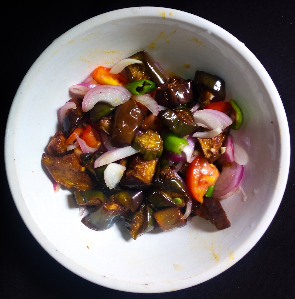 AasirNazeer's tweet photo. Brinjal (eggplant) Sambol 🍆
.
.
#brinjal #eggplant #sambol #homemade #homecooking #homecook #tasty #taste #yummy #onion #tomato #food #foodporn #foodpics #foodlove #foodie https://t.co/IGWuoti98d