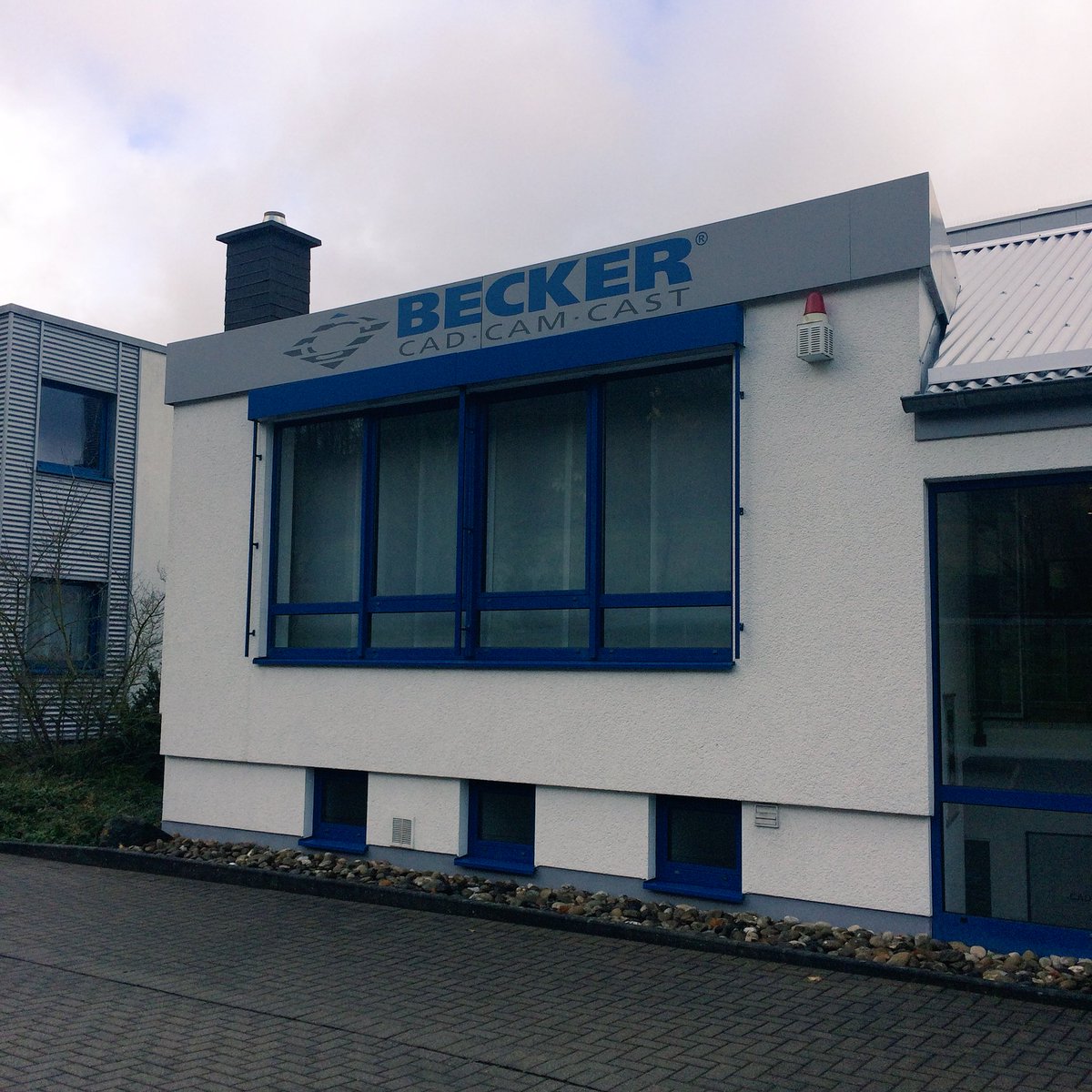 Vader_Systems's tweet photo. Vader visits BECKER CAD-CAM-CAST - 1st commercial customer and hopefully site of their second system in 2018. https://t.co/JOI5TUNMvS