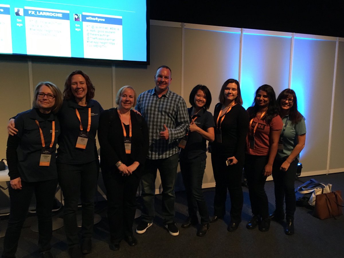 m2mayer's tweet photo. The Elio fan club #NetappInsight https://t.co/Qs7QByLpSW