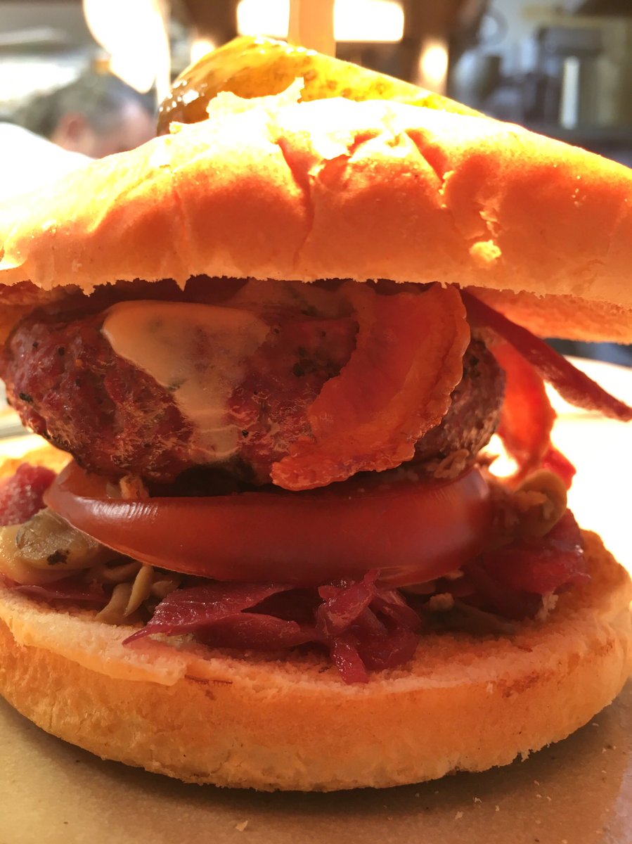 The_Gantry's tweet photo. Happy Monday folks!!! We're giving out a #freepint or glass of vino with any of our #burgers &amp; fries or salad...#weekdaydining #Brockley #thegantry #burgernight #freebeer ! https://t.co/PL56UCmWFR