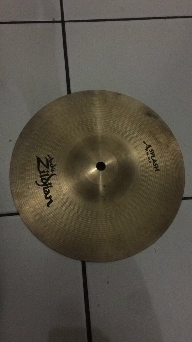 karrimabdul's tweet photo. WTS zildjian avedis splash 10 inch IDR850 (pemakaian hanya untuk rekaman)wa:082330744991 @DrumBagus https://t.co/WpAFLwsF8P