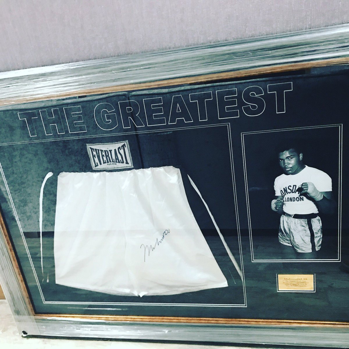 leannerich48's tweet photo. @RealJoeCalzaghe amazing night had by all on Saturday thank u .. came home with some amazing pieces didn’t we @melcrocker @anthonyfjoshua 👊🏻 https://t.co/z2cCmUD5xo
