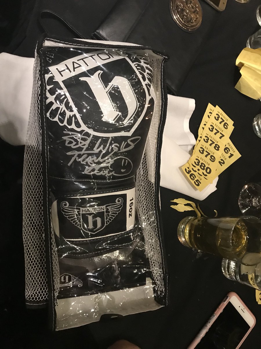 leannerich48's tweet photo. @RealJoeCalzaghe amazing night had by all on Saturday thank u .. came home with some amazing pieces didn’t we @melcrocker @anthonyfjoshua 👊🏻 https://t.co/z2cCmUD5xo
