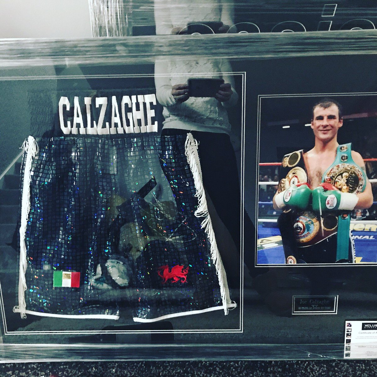 leannerich48's tweet photo. @RealJoeCalzaghe amazing night had by all on Saturday thank u .. came home with some amazing pieces didn’t we @melcrocker @anthonyfjoshua 👊🏻 https://t.co/z2cCmUD5xo