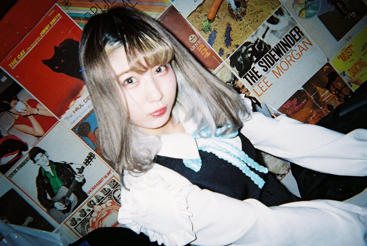 Daiten_ten's tweet photo. 昨日の卒業ライブの写ルンですで撮った写真こっちで載せていきます！

まずはうに&amp;カガリソロライブから https://t.co/VLLfC1MACi