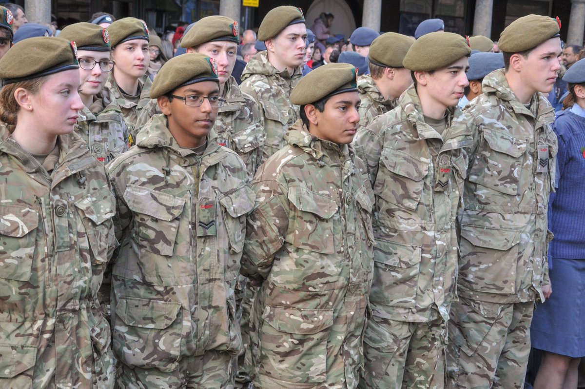 A gallery of young and old remembering the fallen on #RemembranceSunday in Chester including <a href="/CllrRDaniels/">Cllr Razia Daniels</a>, <a href="/Chris_Matheson/">ChrisMatheson</a>, <a href="/DevaBrass/">City of Chester Bluecoat Band</a>, <a href="/ChesterSeaCadet/">Chester Sea Cadets</a>, <a href="/kingschester/">The King's School</a>, #CheshireRegiment
tinyurl.com/remembranceche…