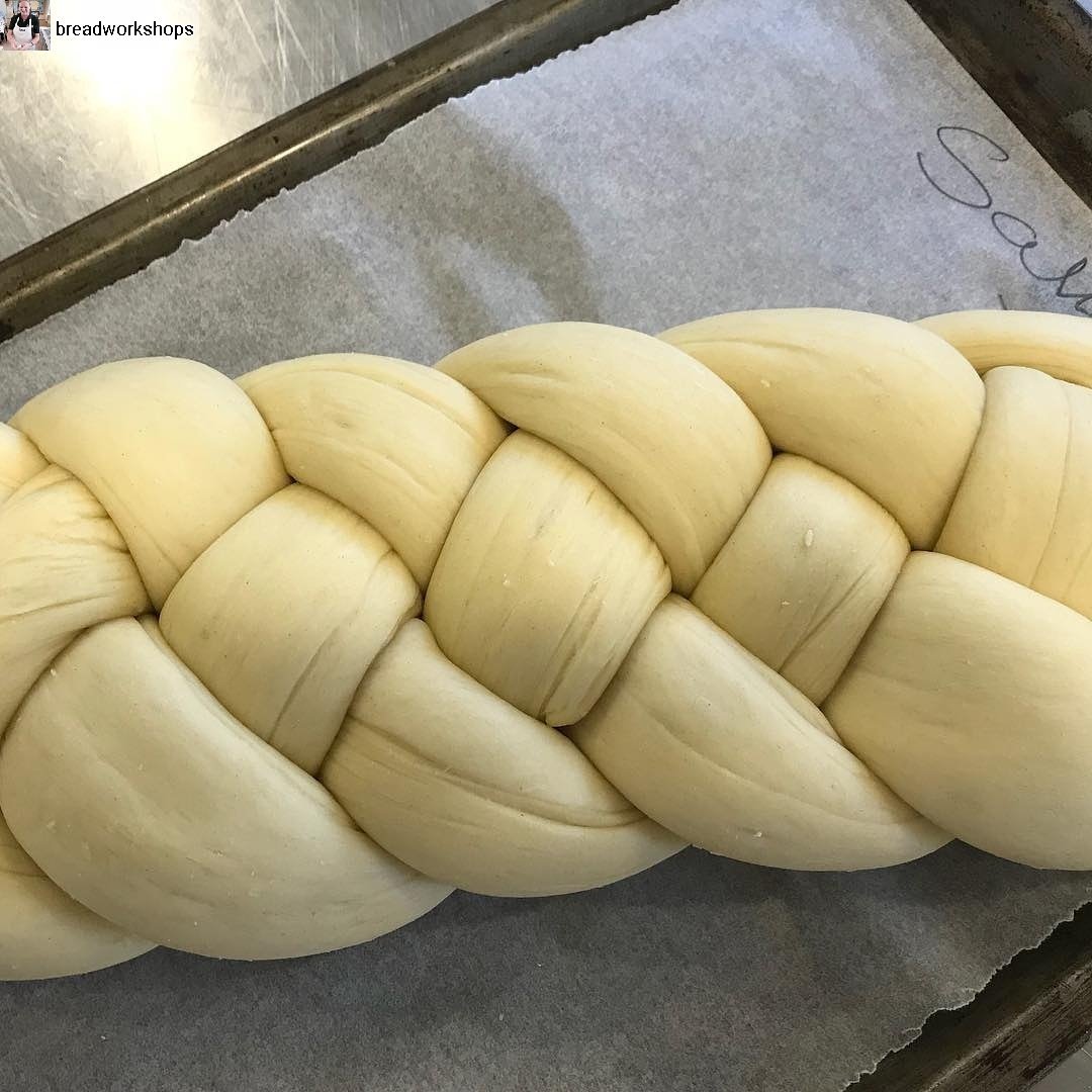 marriagesflour's tweet photo. 😍 #mondaymotivation #Repost from @Breadworkshops "Gorgeous 4 strand plait today, a winner on our Advanced Breads course @HallKenton " #fourstrandbraid #MarriagesFlour https://t.co/8SLWO6tMp7 https://t.co/zBcXFNwfjU