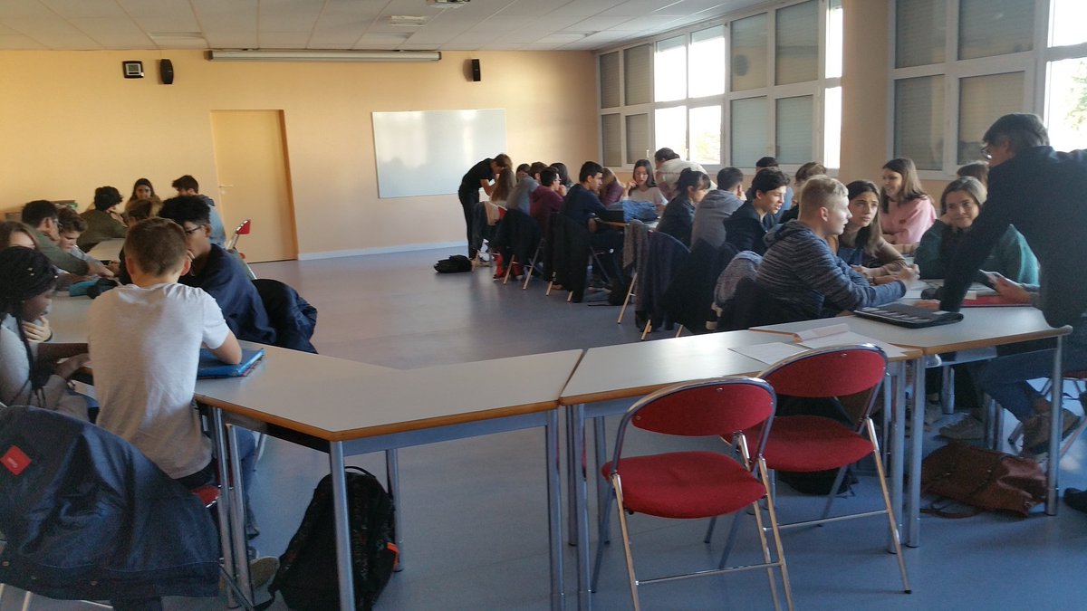 Brainstorming des élèves délégués de première sur l'amélioration du fonctionnement conseil de classe au lycée