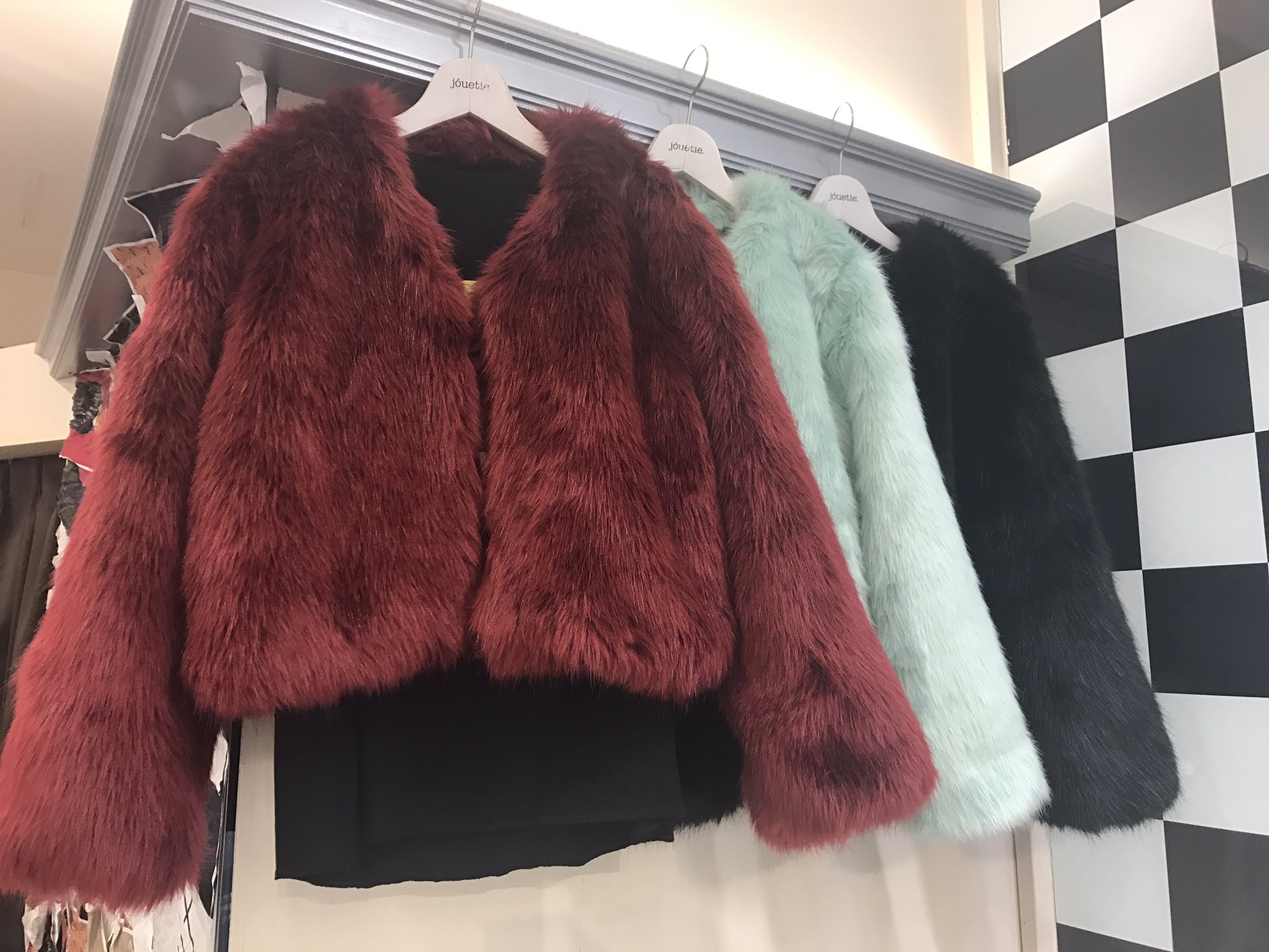 Jouetie名古屋パルコ Hot Item ショートフェイクファーコート 13 000 9 000 Tax 今なら人気のファーコートがお買い得に 4 000offですよ ショートなので羽織りやすくカジュアルにも着こなしていただけます Jouetie T Co
