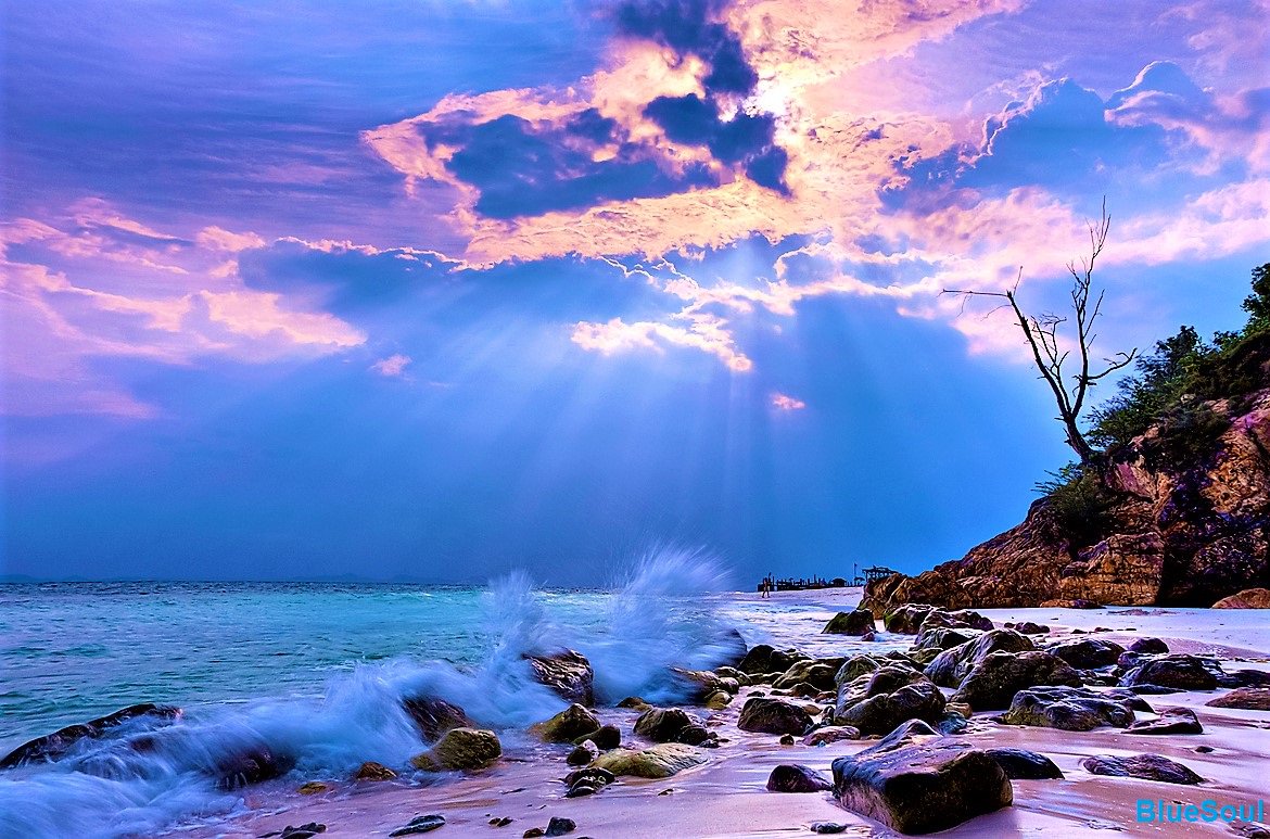 'You are my #sunshine
I want to see you rise
With the amazing morning sun
And lie down with you
Setting with the sun
I shall watch you get brighter
Throughout the day
And shine the brightest with your smile
That only I can see.'

#poetry #blue #sky #sunlight #clouds #sea #ocean