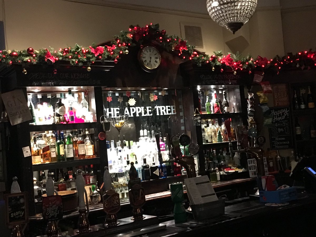 TheApp1eTree's tweet photo. #Xmas decorations at The #App1eTree pub https://t.co/AdXGvEIa5q