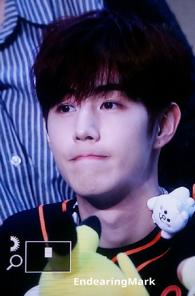 EndearingMark's tweet photo. 171113 * 일산 팬싸인회 #GOT7 #갓세븐 #mark #마크 [@mtuan93] 
💛💛 https://t.co/6kNz0y9LCB