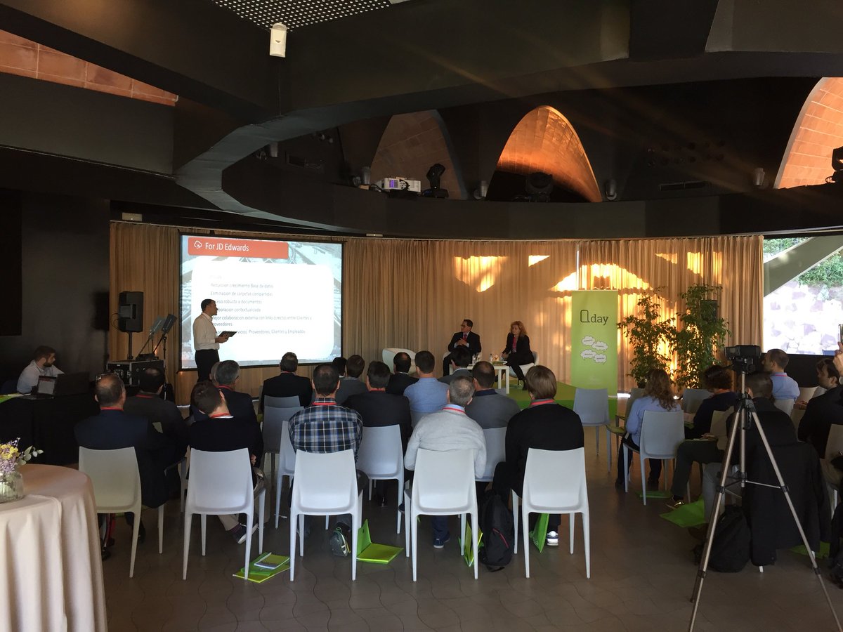 EliasGargallo's tweet image. Espectacular presentación de qualita a sus clientes. Gracias por invitarme para hablar de @OracleMobile y de #oraclebot El entorno espectacular en el Esferic en monjuic