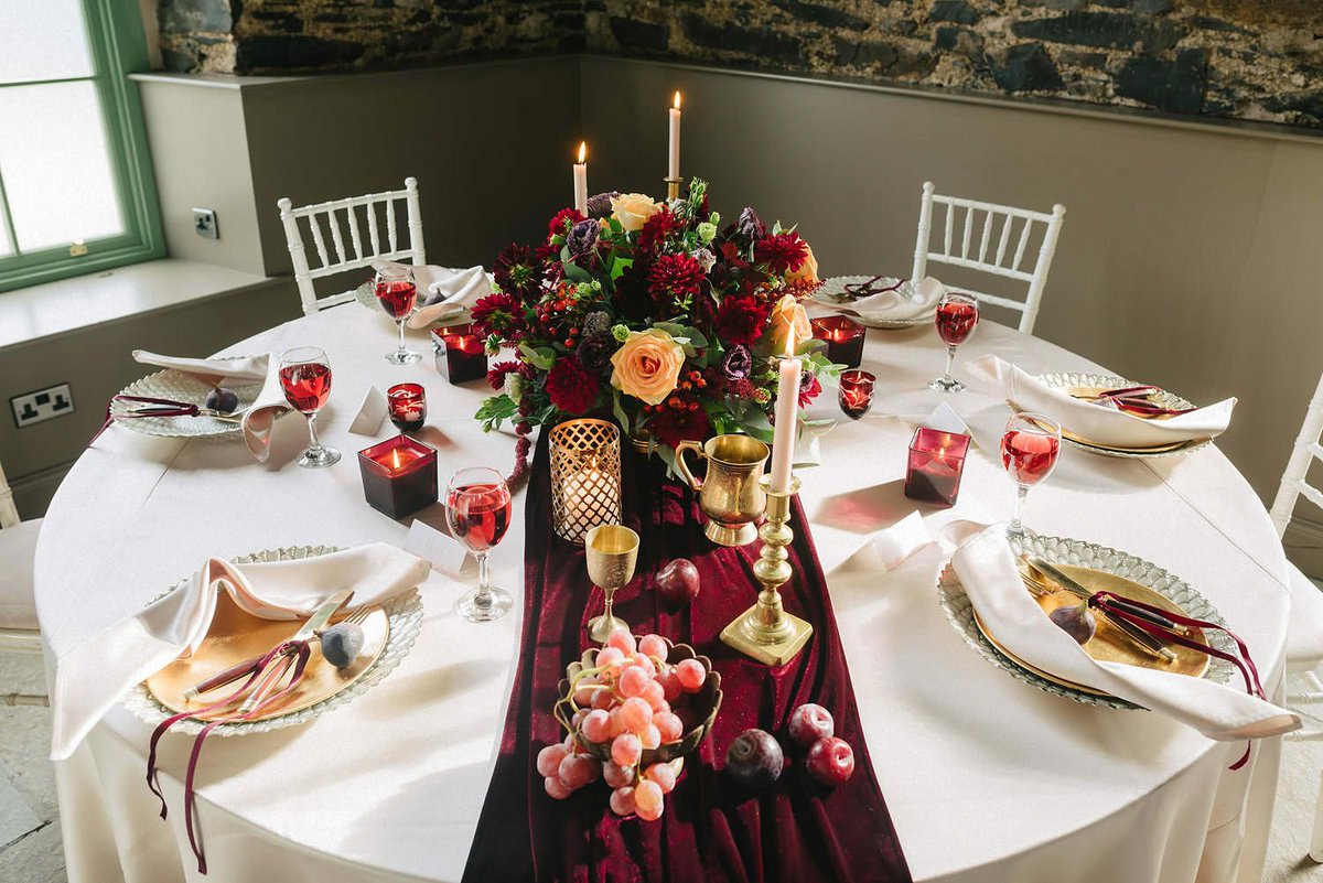 MagpieLinens's tweet image. 🎄Add style to your Christmas table with our velvet runners. This burgundy hue is perfect for a festive feast: goo.gl/NRPzJJ