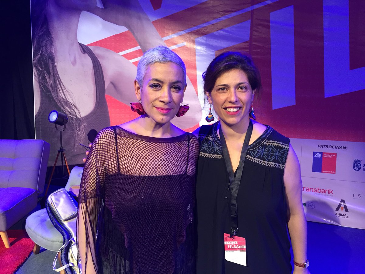 editorialva's tweet photo. Bésame Mucho. Una historia del bolero en Chile cerrando FILSA2017 Gracias @cprieto65 https://t.co/HCG8tBKwlU