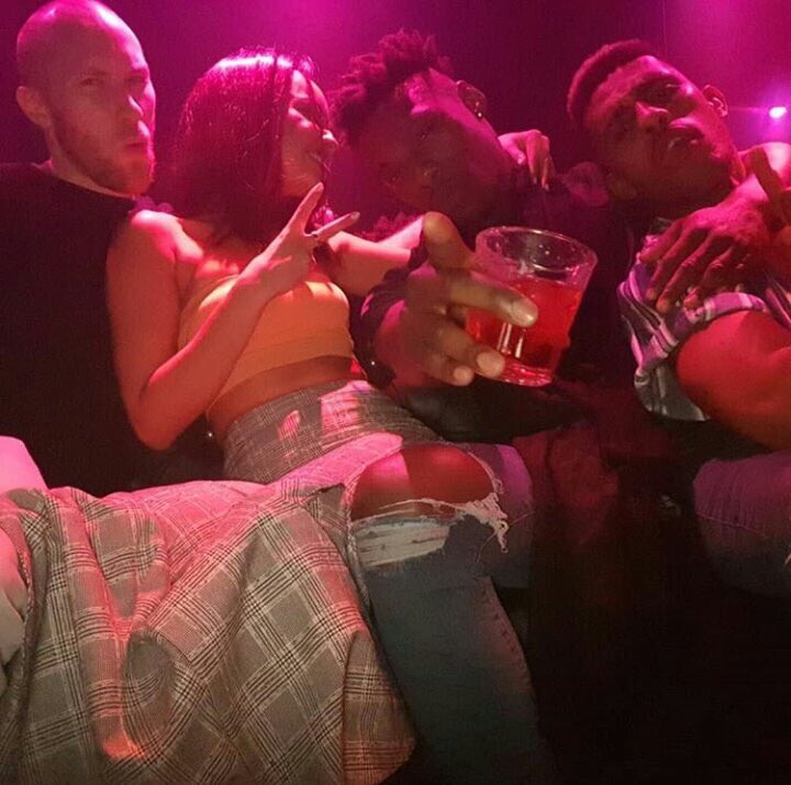 SpainLittleMix's tweet photo. 📸 • Leigh y Jade en el Instagram de @NicoOholi: "Last nights antics 😂 Great times w/ good people 🍺❤ #dontbedefensive #debbiesaG" https://t.co/44TeejB4tO