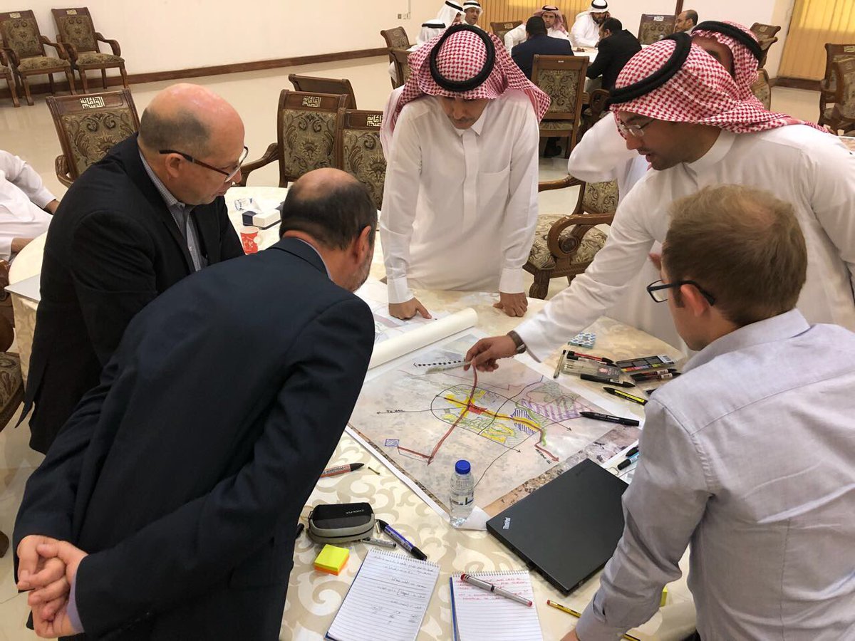 FSCProgram's tweet photo. فريق البرنامج يقيم ورشة عمل تفاعلية في #بريدة بمشاركة أمين منطقة القصيم وشركاءالتنمية والطلاب والنساء لصنع رؤية للمدينة لمستقبل حضري مزدهر https://t.co/7rKc3VH9Ua