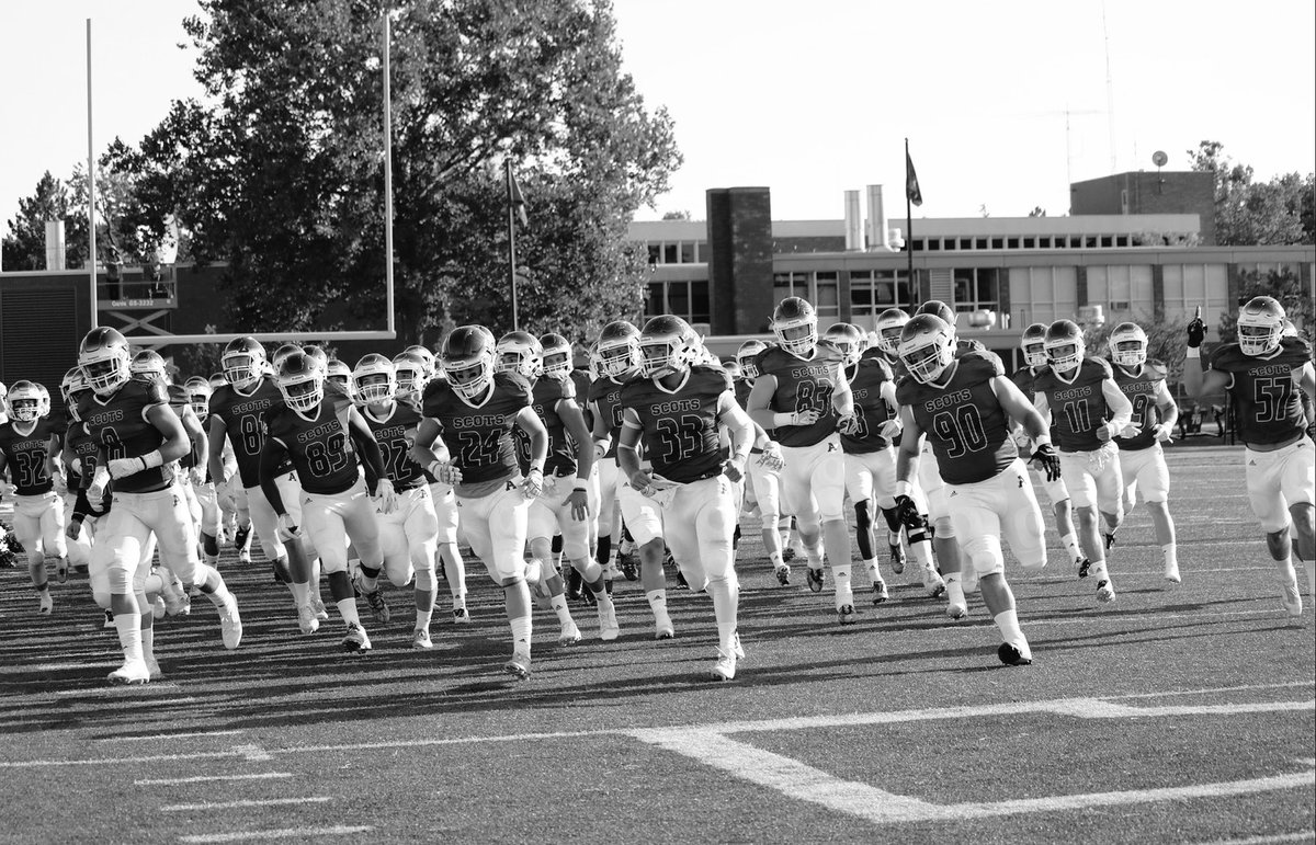 CoachDrewBurton's tweet photo. 2018 starts now. #SharpenTheAxe #NextPlay #Team125 https://t.co/fnPt4g7Snb