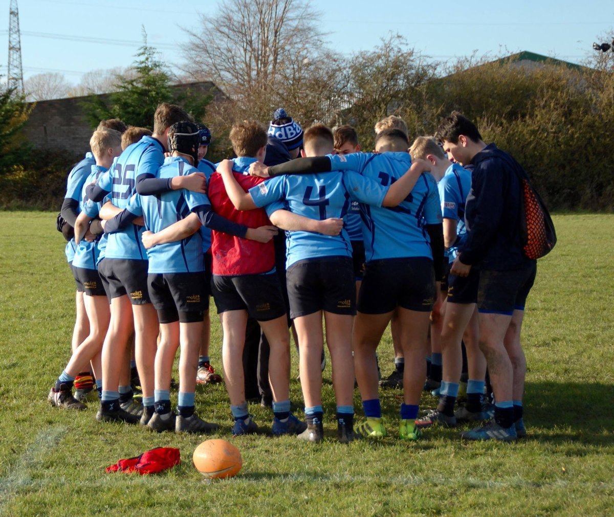 Can just spot the <a href="/myoddballs/">OddBalls</a> hat I was wearing - post match huddle with <a href="/13sYarm/">Yarm Under 15s</a> @YarmRugby