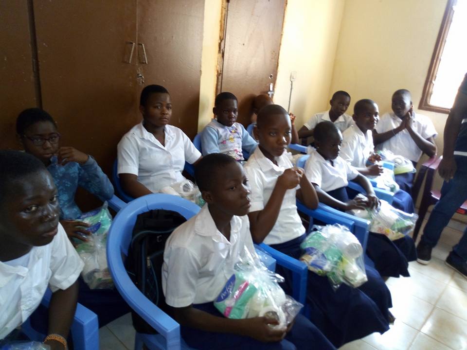REMISE DES KITS SCOLAIRES À NOS FILLEULES POUR LE MOIS DE NOVEMBRE EN PRESENCE DU PROVISEUR DU LYCEE HKB DE NIAKARA ET DU PRINCIPAL DU COLLÈGE DE TORTIYA.
facebook.com/pg/CEFCI-10658…