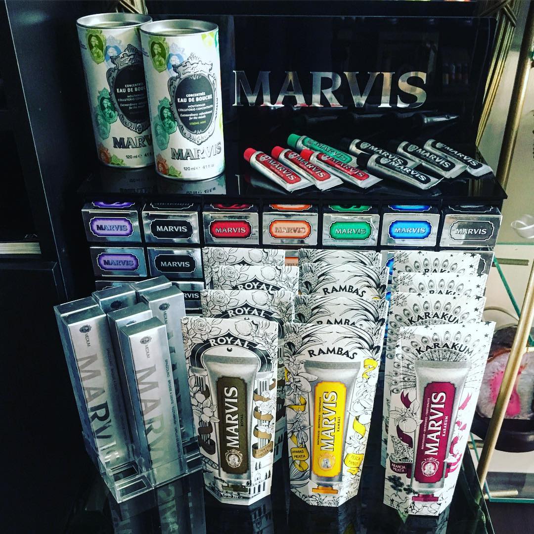 rosinaperfumery's tweet photo. #marvis #toothpaste #toothbrush #toothcare #niche #luxury #design #art #flavors #rosinaperfumery #perfumery #perfume #parfum #nicheperfume #nichelerfumery #giannitsopoulou6 #glyfada #athens #athensreviera #greece #shoponline : https://t.co/v9vZUMvqWi 💙💚💛❤️ https://t.co/B3q0Z1elGA