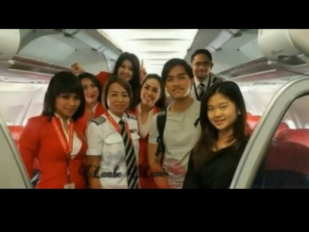 fxedie's tweet photo. @AirAsia Kaesang putra Pak Jokowi naik AirAsia https://t.co/MZXnKDUDXS