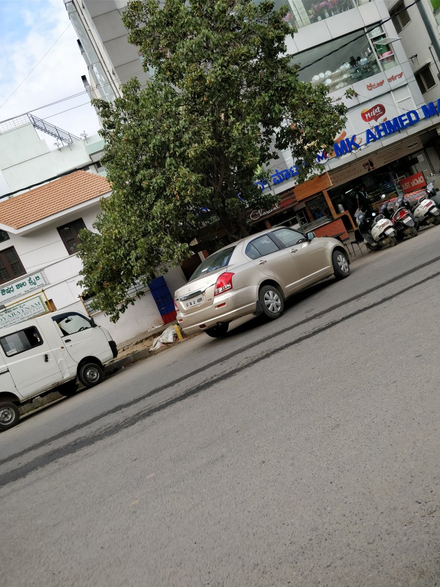 mithunkrishna's tweet photo. @blrcitytraffic @hsrltrafficps  A car parked just middle of the road in 17th cross in front of MK Ahmed Mart. Pls take necessary action. https://t.co/IRJIIWG1qV